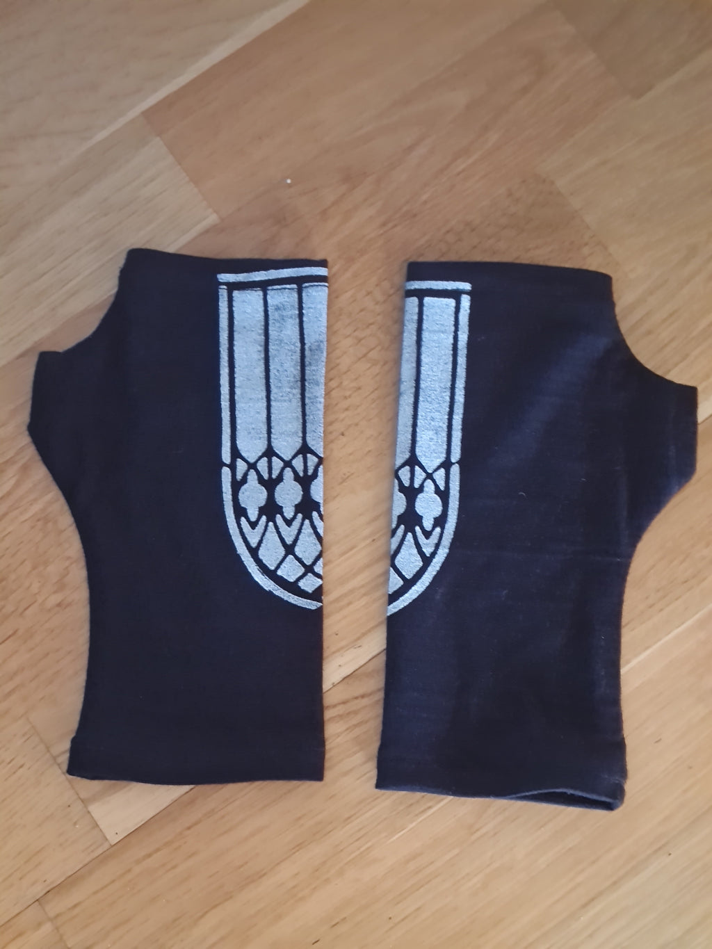 Cathedral Glovelets